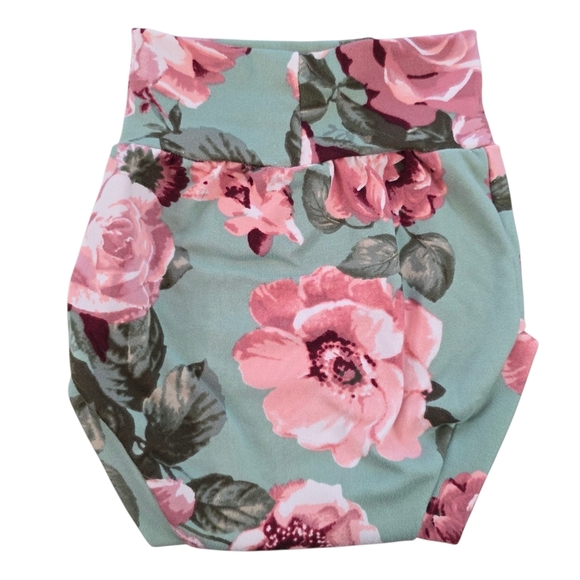 🌸 Adorable Set of 3 High-Waisted Diaper Covers – Floral & Sparkle Prints 🌸 - Picture 5 of 7